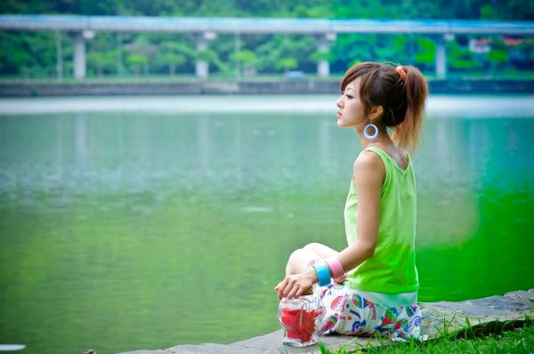    台湾正妹张凯洁大湖公园清新外拍写真_气质少女白裙唯美治愈系街拍第15张图片
