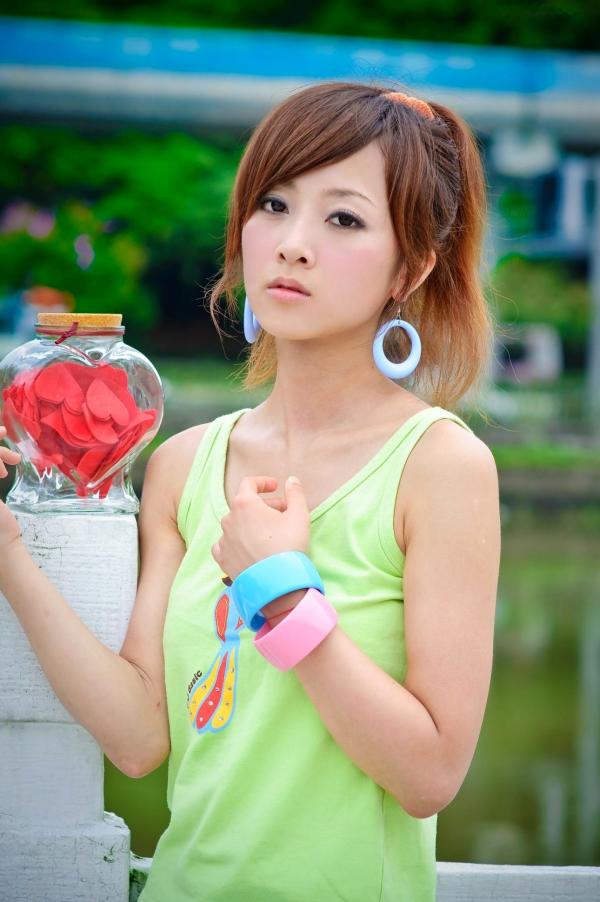    台湾正妹张凯洁大湖公园清新外拍写真_气质少女白裙唯美治愈系街拍第19张图片
