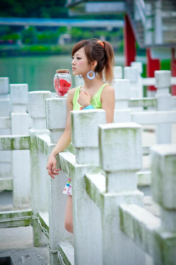   台湾正妹张凯洁大湖公园清新外拍写真_气质少女白裙唯美治愈系街拍第20张图片