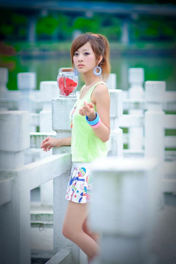    台湾正妹张凯洁大湖公园清新外拍写真_气质少女白裙唯美治愈系街拍第21张图片