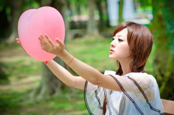    台湾正妹张凯洁大湖公园清新外拍写真_气质少女白裙唯美治愈系街拍第28张图片