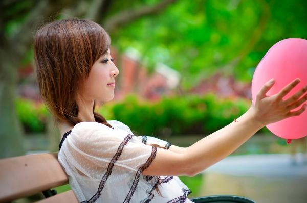    台湾正妹张凯洁大湖公园清新外拍写真_气质少女白裙唯美治愈系街拍第30张图片
