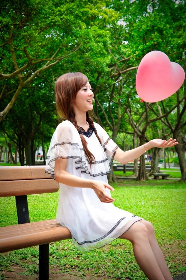    台湾正妹张凯洁大湖公园清新外拍写真_气质少女白裙唯美治愈系街拍第31张图片