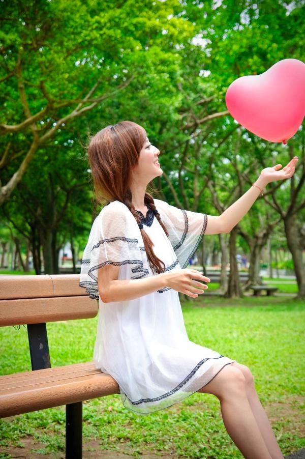    台湾正妹张凯洁大湖公园清新外拍写真_气质少女白裙唯美治愈系街拍第32张图片