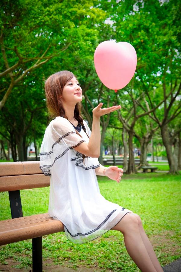    台湾正妹张凯洁大湖公园清新外拍写真_气质少女白裙唯美治愈系街拍第33张图片