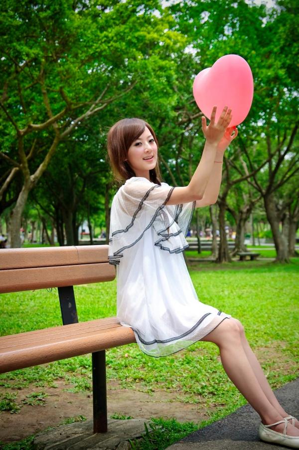    台湾正妹张凯洁大湖公园清新外拍写真_气质少女白裙唯美治愈系街拍第34张图片