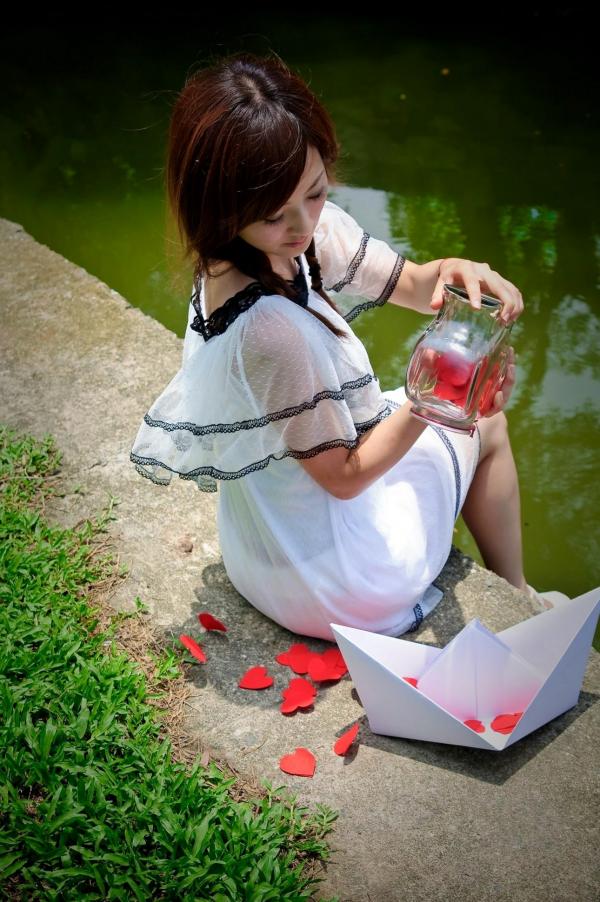    台湾正妹张凯洁大湖公园清新外拍写真_气质少女白裙唯美治愈系街拍第37张图片