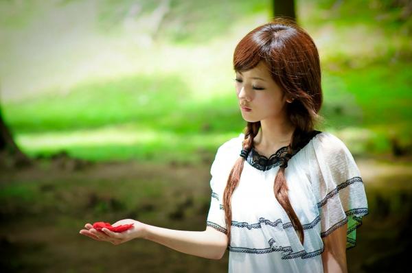    台湾正妹张凯洁大湖公园清新外拍写真_气质少女白裙唯美治愈系街拍第42张图片