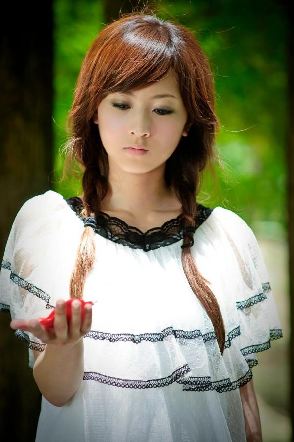    台湾正妹张凯洁大湖公园清新外拍写真_气质少女白裙唯美治愈系街拍第43张图片