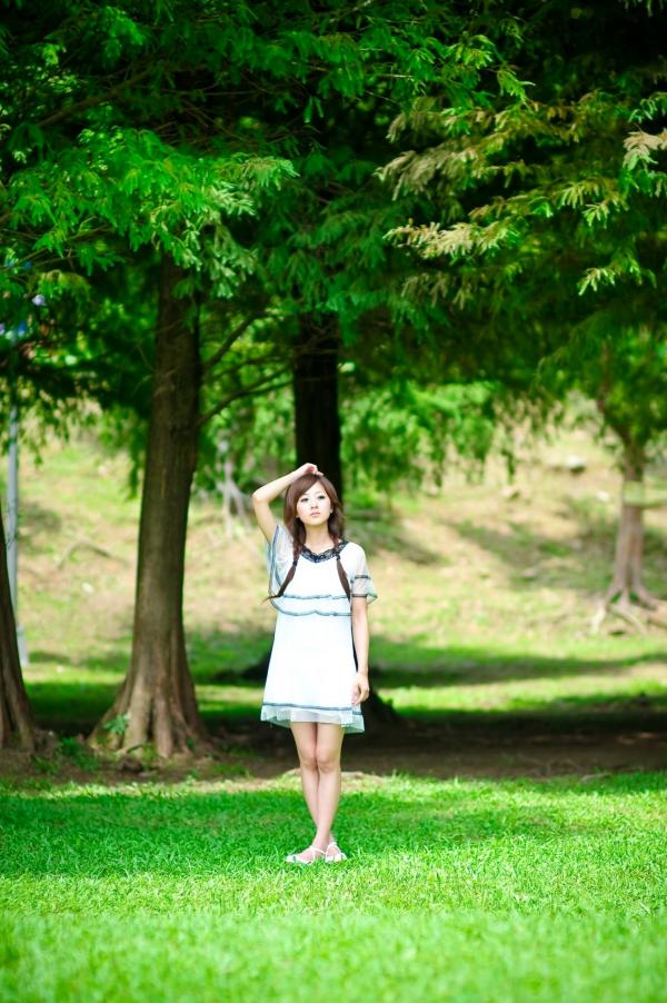    台湾正妹张凯洁大湖公园清新外拍写真_气质少女白裙唯美治愈系街拍第48张图片