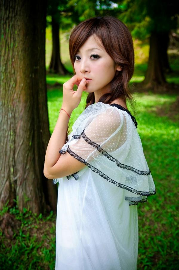    台湾正妹张凯洁大湖公园清新外拍写真_气质少女白裙唯美治愈系街拍第50张图片