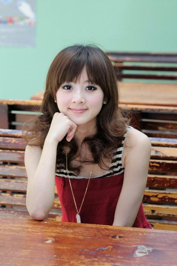    台湾正妹果子Mikako台大法商学院清纯少女外拍写真，清新甜美校园风户外街拍，治愈系邻家女孩写真集第11张图片