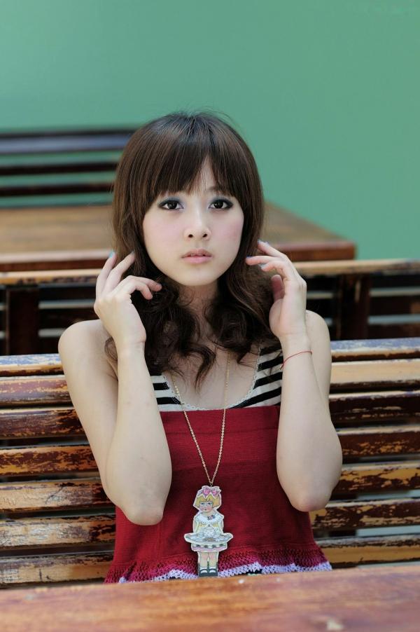    台湾正妹果子Mikako台大法商学院清纯少女外拍写真，清新甜美校园风户外街拍，治愈系邻家女孩写真集第13张图片