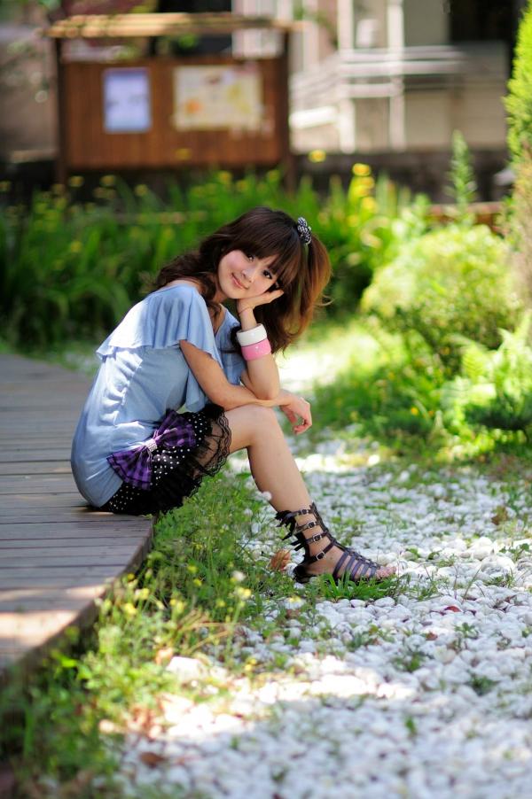    台湾正妹果子Mikako台大法商学院清纯少女外拍写真，清新甜美校园风户外街拍，治愈系邻家女孩写真集第23张图片