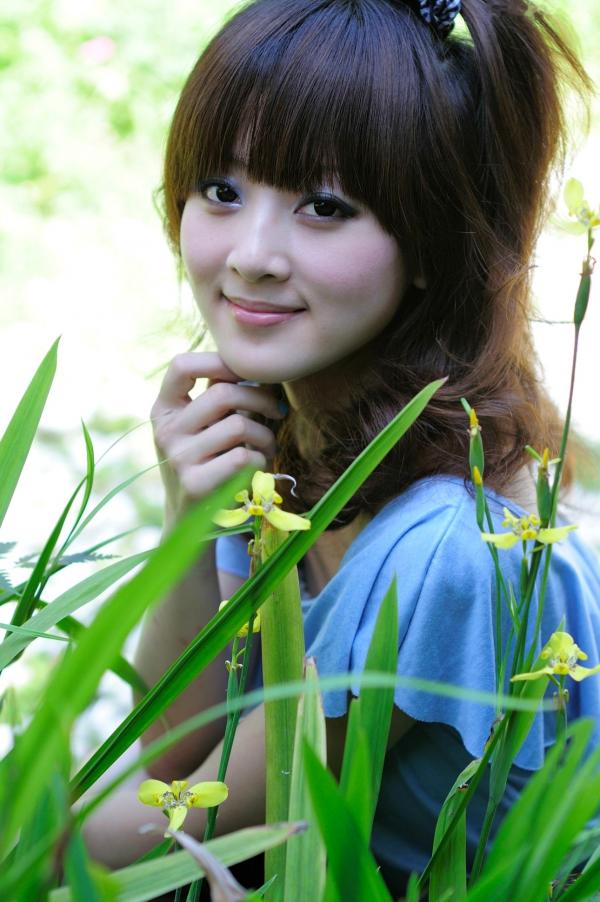    台湾正妹果子Mikako台大法商学院清纯少女外拍写真，清新甜美校园风户外街拍，治愈系邻家女孩写真集第27张图片