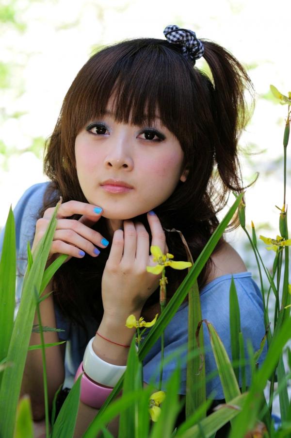    台湾正妹果子Mikako台大法商学院清纯少女外拍写真，清新甜美校园风户外街拍，治愈系邻家女孩写真集第29张图片