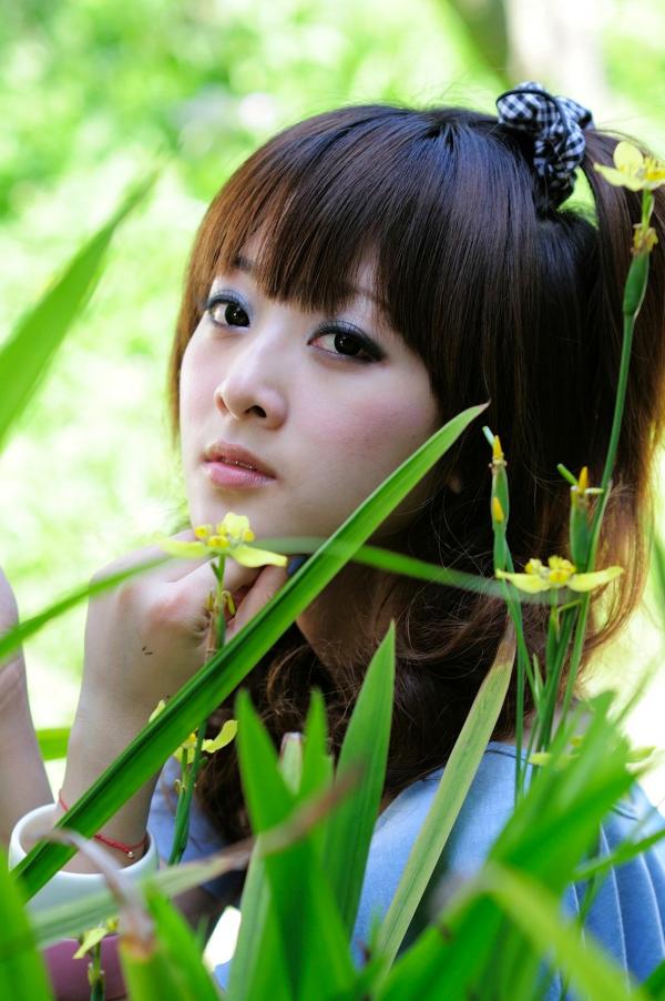    台湾正妹果子Mikako台大法商学院清纯少女外拍写真，清新甜美校园风户外街拍，治愈系邻家女孩写真集第30张图片