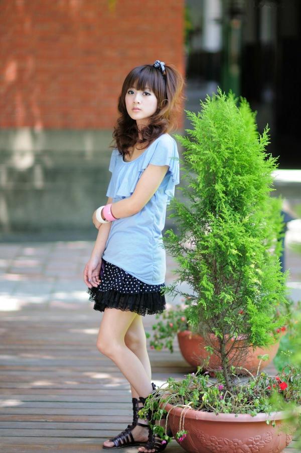    台湾正妹果子Mikako台大法商学院清纯少女外拍写真，清新甜美校园风户外街拍，治愈系邻家女孩写真集第32张图片