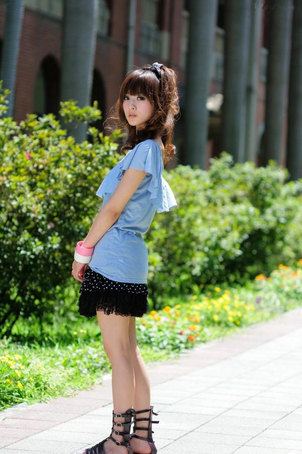    台湾正妹果子Mikako台大法商学院清纯少女外拍写真，清新甜美校园风户外街拍，治愈系邻家女孩写真集第37张图片