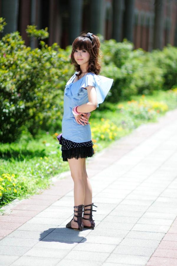   台湾正妹果子Mikako台大法商学院清纯少女外拍写真，清新甜美校园风户外街拍，治愈系邻家女孩写真集第38张图片