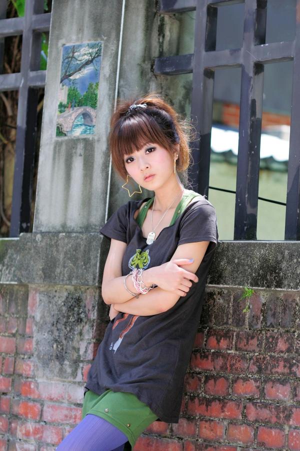    台湾正妹果子Mikako台大法商学院清纯少女外拍写真，清新甜美校园风户外街拍，治愈系邻家女孩写真集第40张图片