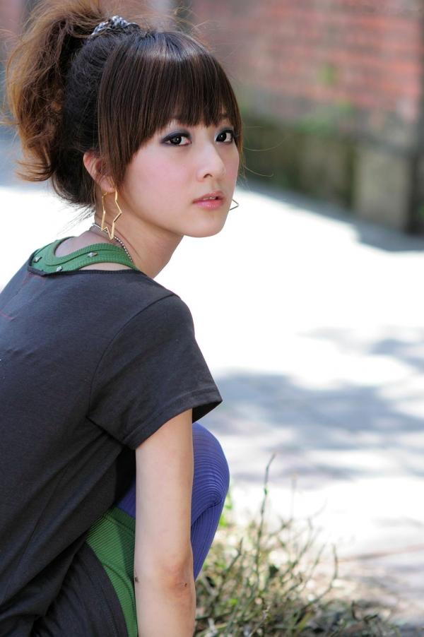    台湾正妹果子Mikako台大法商学院清纯少女外拍写真，清新甜美校园风户外街拍，治愈系邻家女孩写真集第42张图片