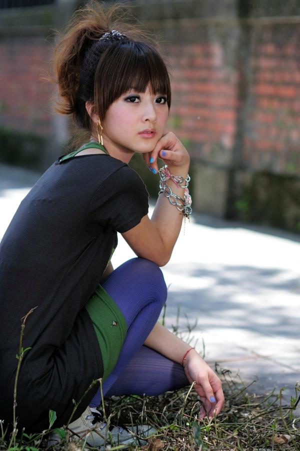    台湾正妹果子Mikako台大法商学院清纯少女外拍写真，清新甜美校园风户外街拍，治愈系邻家女孩写真集第43张图片