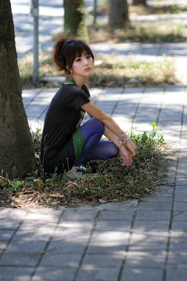    台湾正妹果子Mikako台大法商学院清纯少女外拍写真，清新甜美校园风户外街拍，治愈系邻家女孩写真集第44张图片