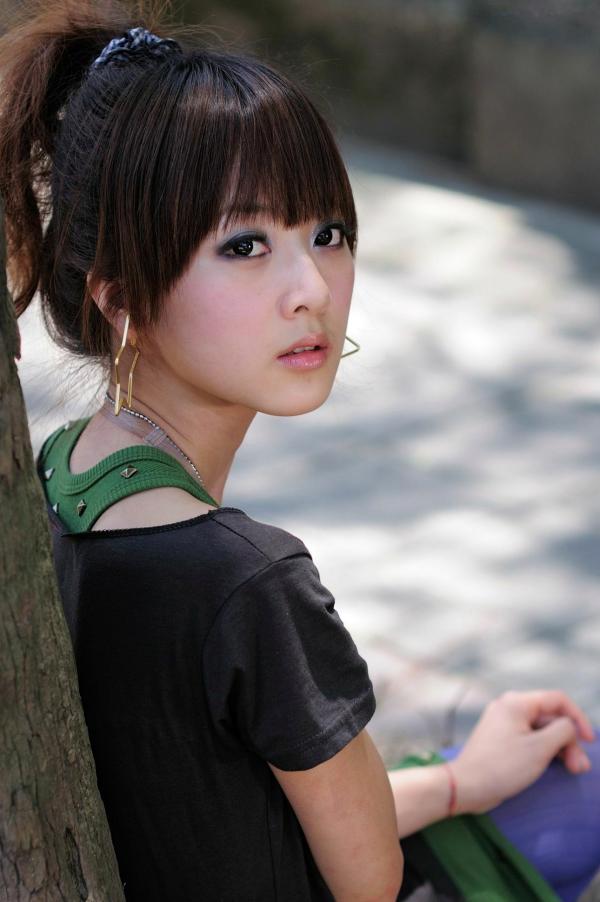    台湾正妹果子Mikako台大法商学院清纯少女外拍写真，清新甜美校园风户外街拍，治愈系邻家女孩写真集第46张图片