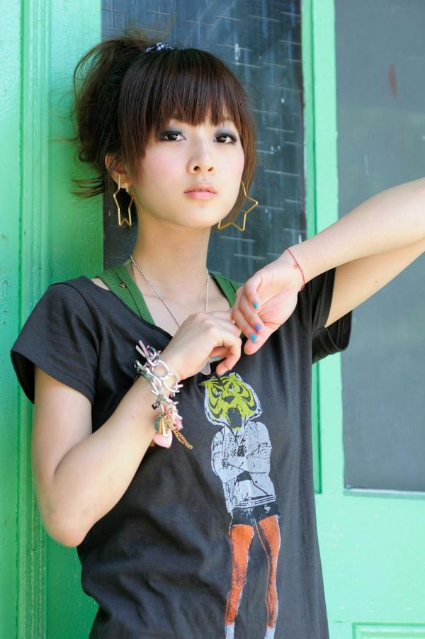    台湾正妹果子Mikako台大法商学院清纯少女外拍写真，清新甜美校园风户外街拍，治愈系邻家女孩写真集第47张图片