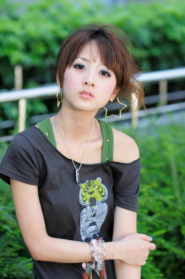    台湾正妹果子Mikako台大法商学院清纯少女外拍写真，清新甜美校园风户外街拍，治愈系邻家女孩写真集第51张图片