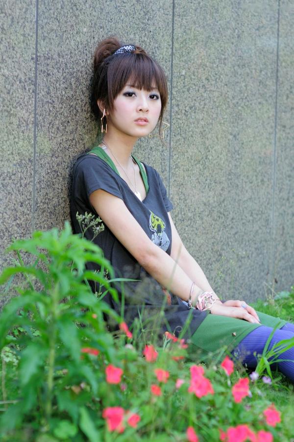    台湾正妹果子Mikako台大法商学院清纯少女外拍写真，清新甜美校园风户外街拍，治愈系邻家女孩写真集第53张图片