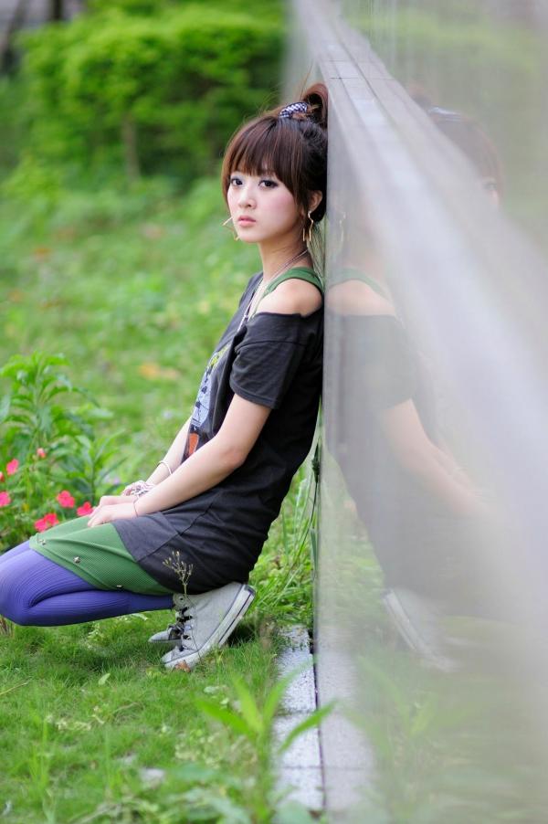    台湾正妹果子Mikako台大法商学院清纯少女外拍写真，清新甜美校园风户外街拍，治愈系邻家女孩写真集第56张图片