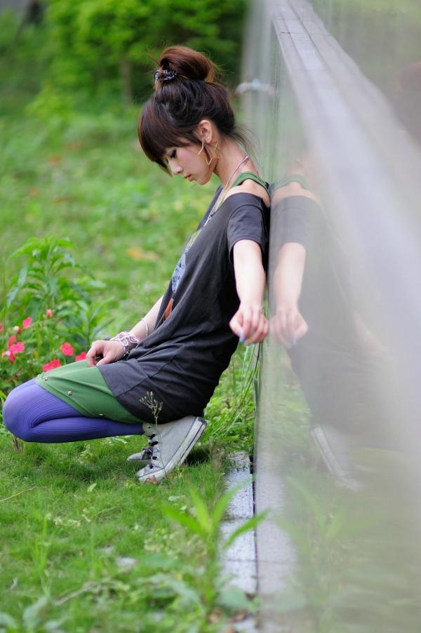    台湾正妹果子Mikako台大法商学院清纯少女外拍写真，清新甜美校园风户外街拍，治愈系邻家女孩写真集第57张图片