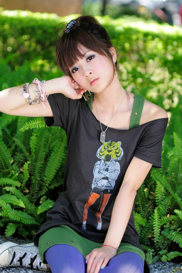    台湾正妹果子Mikako台大法商学院清纯少女外拍写真，清新甜美校园风户外街拍，治愈系邻家女孩写真集第61张图片