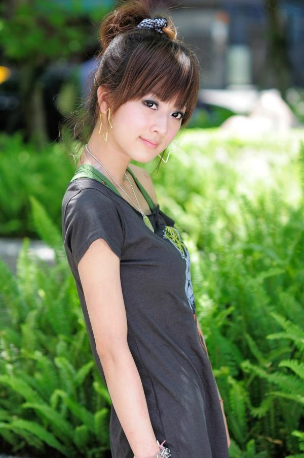    台湾正妹果子Mikako台大法商学院清纯少女外拍写真，清新甜美校园风户外街拍，治愈系邻家女孩写真集第62张图片
