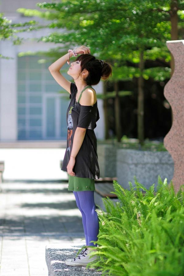    台湾正妹果子Mikako台大法商学院清纯少女外拍写真，清新甜美校园风户外街拍，治愈系邻家女孩写真集第63张图片