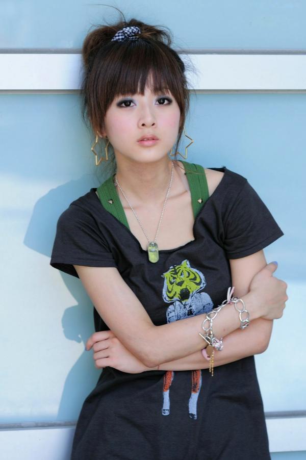    台湾正妹果子Mikako台大法商学院清纯少女外拍写真，清新甜美校园风户外街拍，治愈系邻家女孩写真集第67张图片