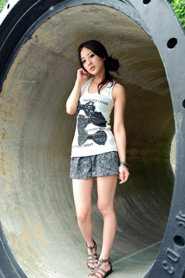    台湾正妹果子MM张允霏《水博馆》外拍集，清新治愈系邻家女孩户外写真第32张图片
