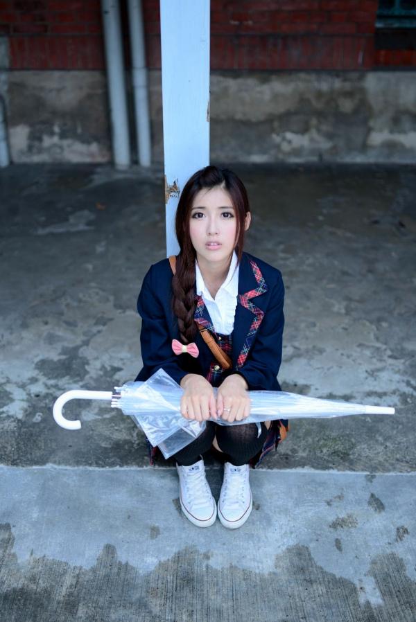    台湾正妹廖挺伶Kila晶晶极品学妹主题写真，清纯学院风校园制服户外街拍女神第1张图片