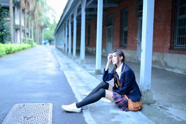    台湾正妹廖挺伶Kila晶晶极品学妹主题写真，清纯学院风校园制服户外街拍女神第16张图片