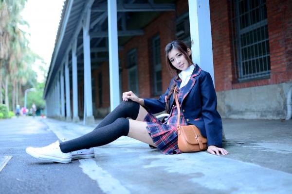    台湾正妹廖挺伶Kila晶晶极品学妹主题写真，清纯学院风校园制服户外街拍女神第17张图片