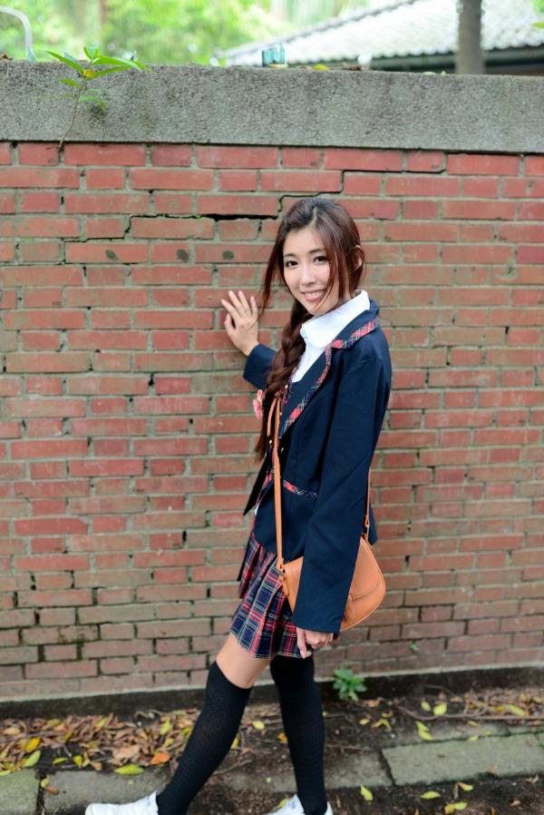    台湾正妹廖挺伶Kila晶晶极品学妹主题写真，清纯学院风校园制服户外街拍女神第30张图片