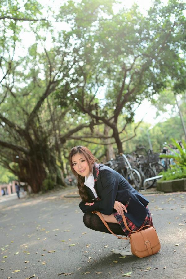    台湾正妹廖挺伶Kila晶晶极品学妹主题写真，清纯学院风校园制服户外街拍女神第33张图片
