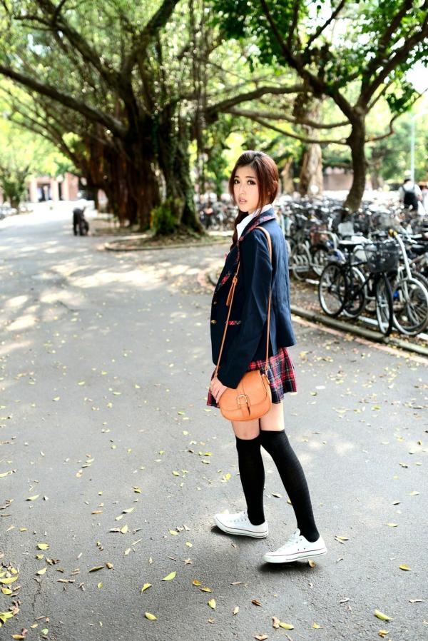   台湾正妹廖挺伶Kila晶晶极品学妹主题写真，清纯学院风校园制服户外街拍女神第37张图片