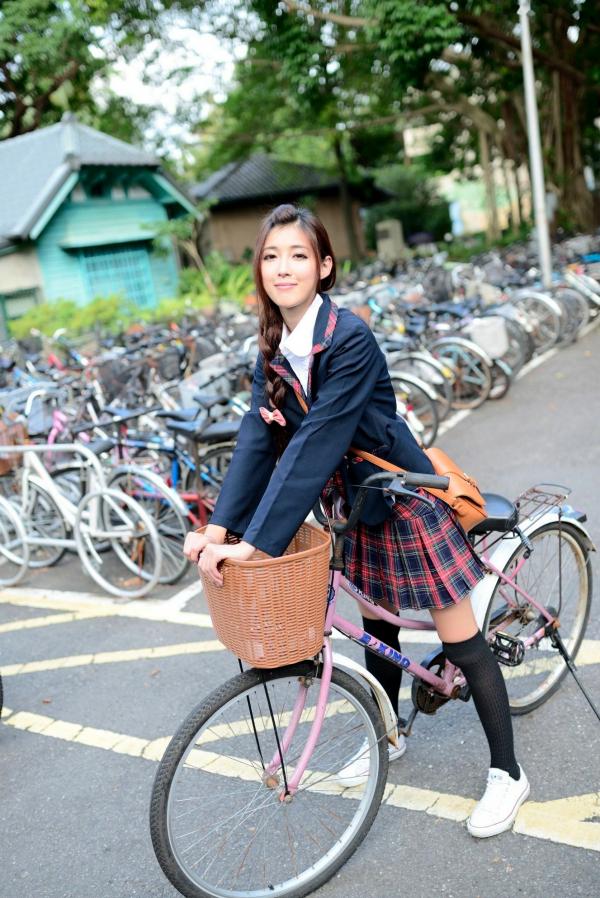    台湾正妹廖挺伶Kila晶晶极品学妹主题写真，清纯学院风校园制服户外街拍女神第42张图片