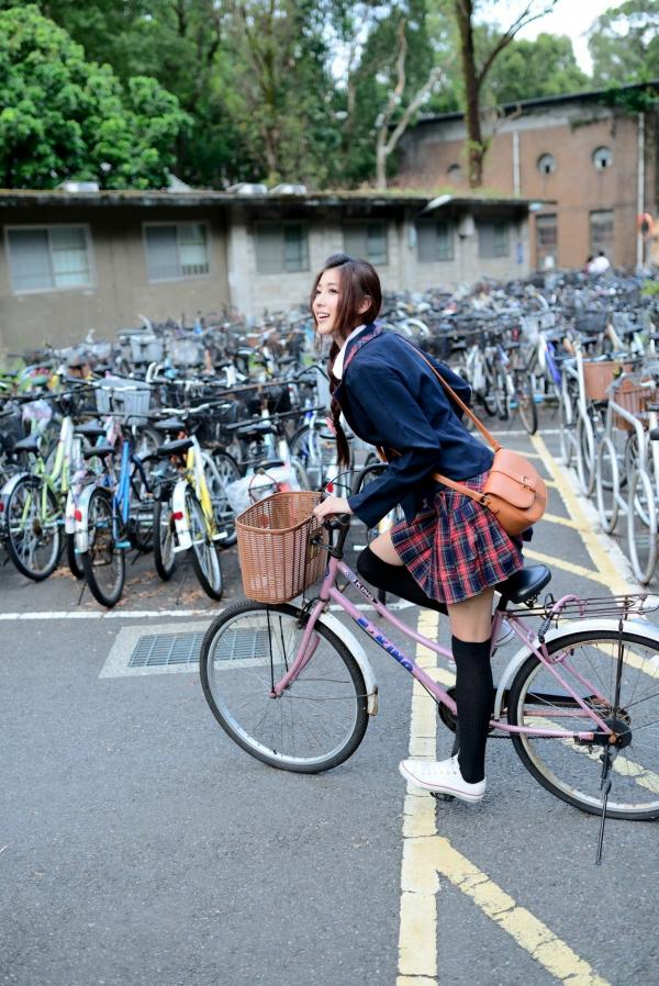    台湾正妹廖挺伶Kila晶晶极品学妹主题写真，清纯学院风校园制服户外街拍女神第43张图片