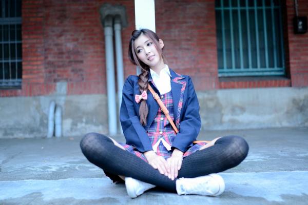    台湾正妹廖挺伶Kila晶晶极品学妹主题写真，清纯学院风校园制服户外街拍女神第45张图片