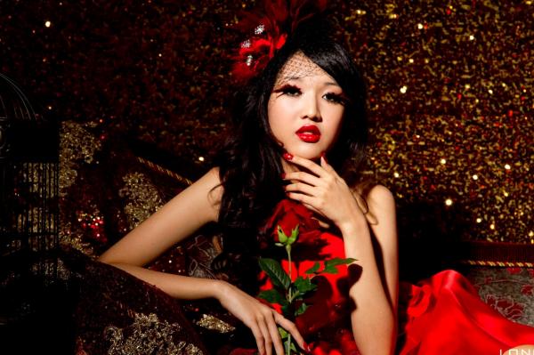    台湾腿模陈玮廷Jill《婚纱之红》写真，红色抹胸礼服名媛风大片，性感红唇御姐范，华丽复古风写真集第11张图片