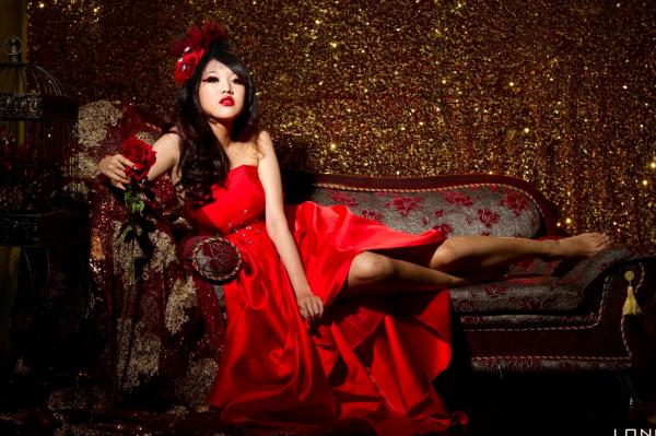    台湾腿模陈玮廷Jill《婚纱之红》写真，红色抹胸礼服名媛风大片，性感红唇御姐范，华丽复古风写真集第15张图片